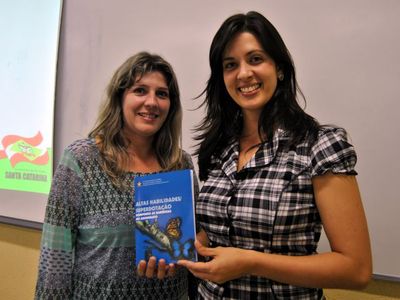 V%c3%a2nia_franz_e_liliam_barcelos_ministraram_oficina_sobre_altas_habilidades_no_iii_semeia__em_tubar%c3%a3o