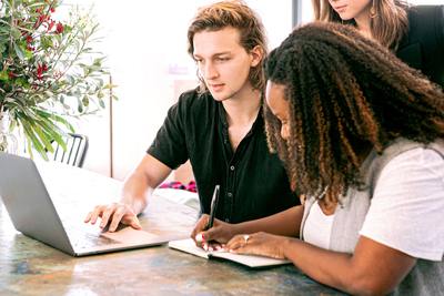 Auxiliar-administrativo-cursos-aprimorar-habilidades